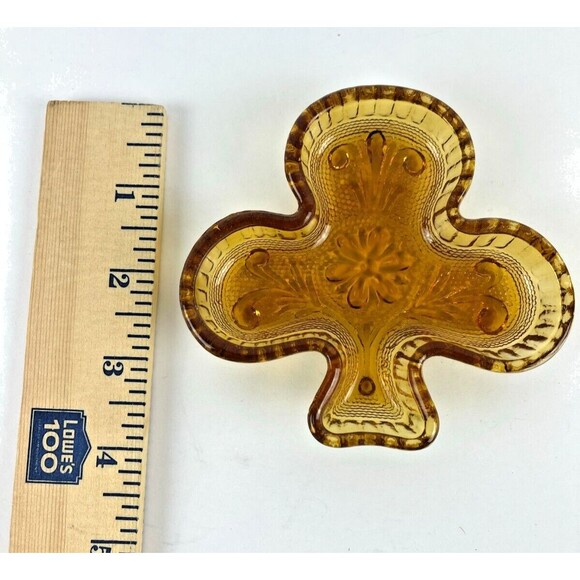 2 VTG Depression Sandwich Glass Trinket dishes Clover Victorian lacy glass Amber - Picture 5 of 5